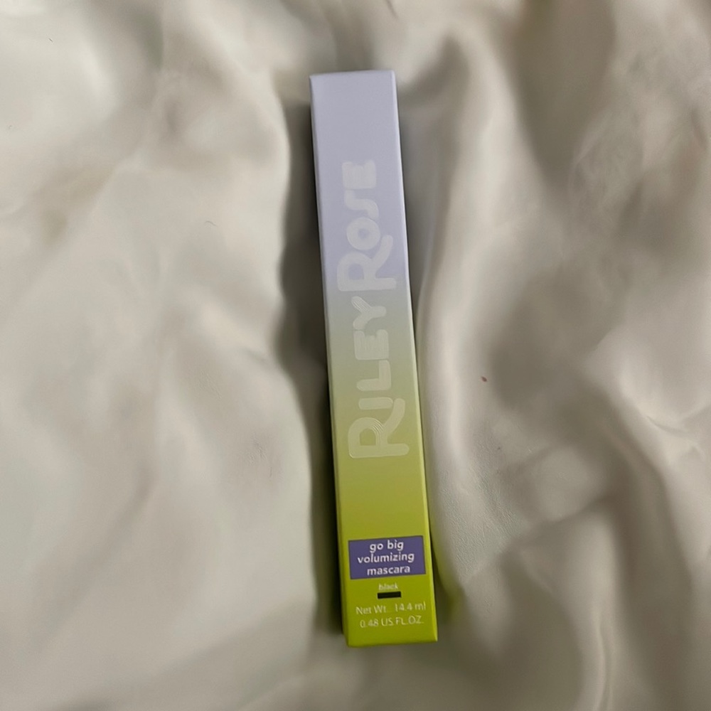 Riley Rose go big volumizing mascara BLACK NEW!